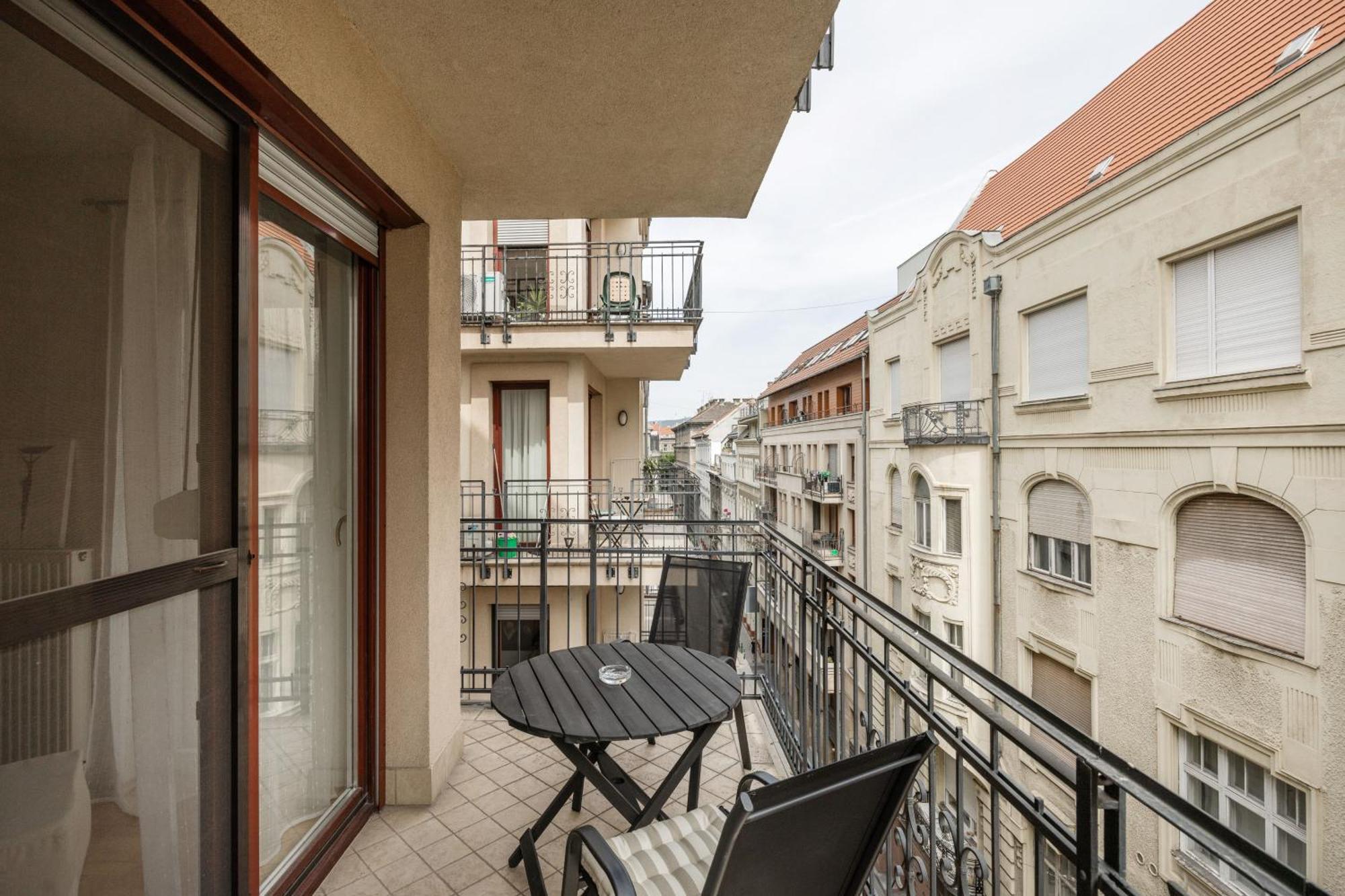 Bright And Central Apartment With Balcony Budapest Eksteriør bilde
